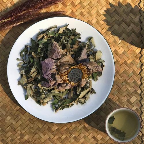 Nước Lá Sen Người Có Sức Khỏe Bình Thường Nên Uống Thế Nào Cho Tốt?