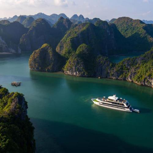 "Food tour" Hạ Long: Lịch trình ăn uống 24h - 48h chuẩn Gen Z